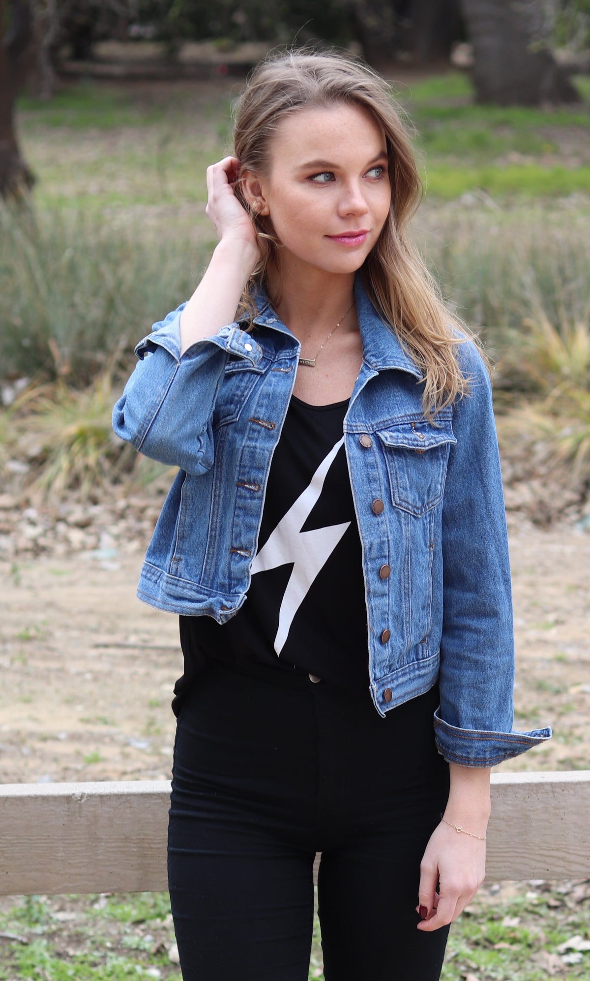 LIGHTNING BOLT TANK (Black)