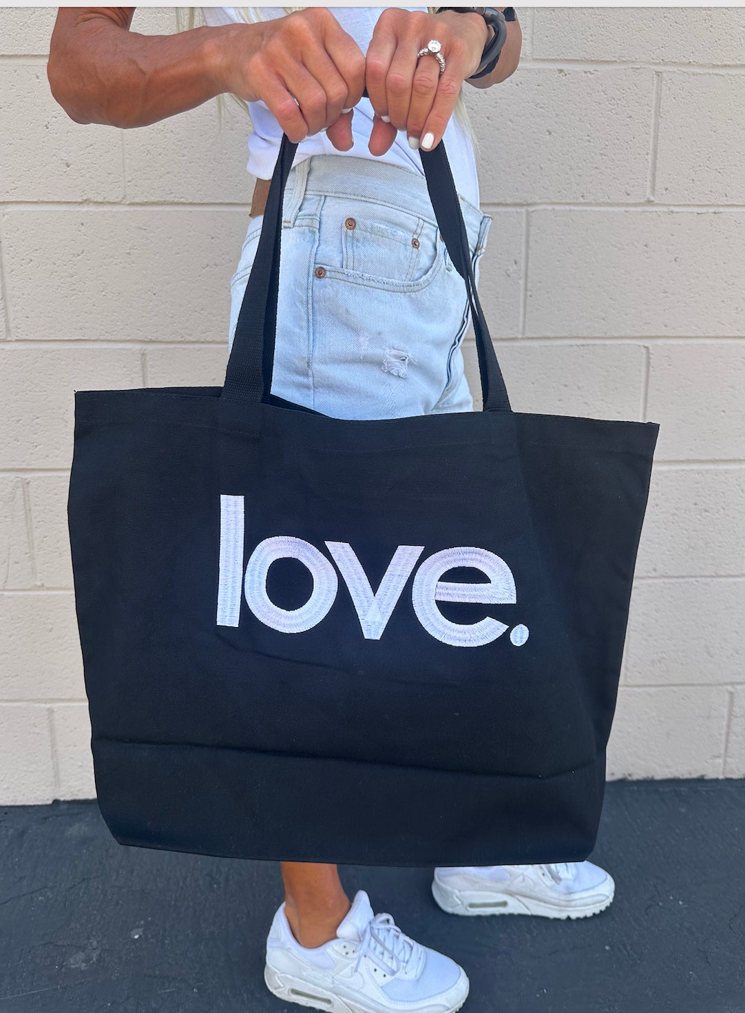 LOVE. EMBROIRDERED CANVAS TOTE (Black) Main image
