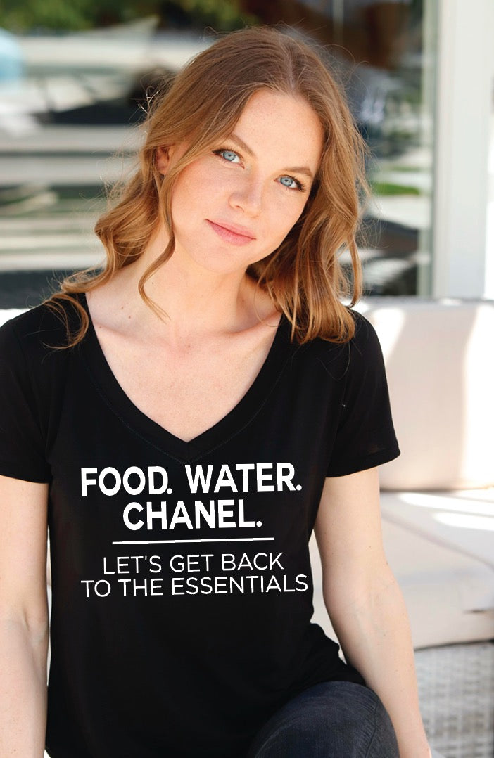 BACK TO THE BASICS S/S V NECK. (Black)