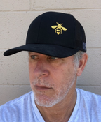 BEE EMBROIDERED TRUCKER HAT (Black)