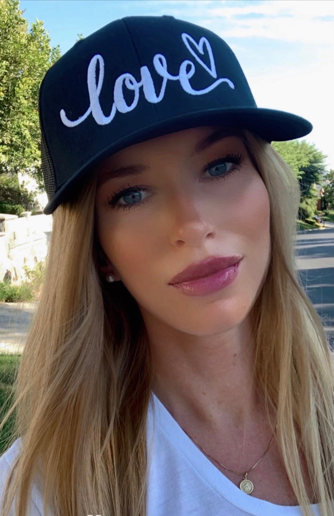 LOVE EMBROIDERED TRUCKER HAT (Black)