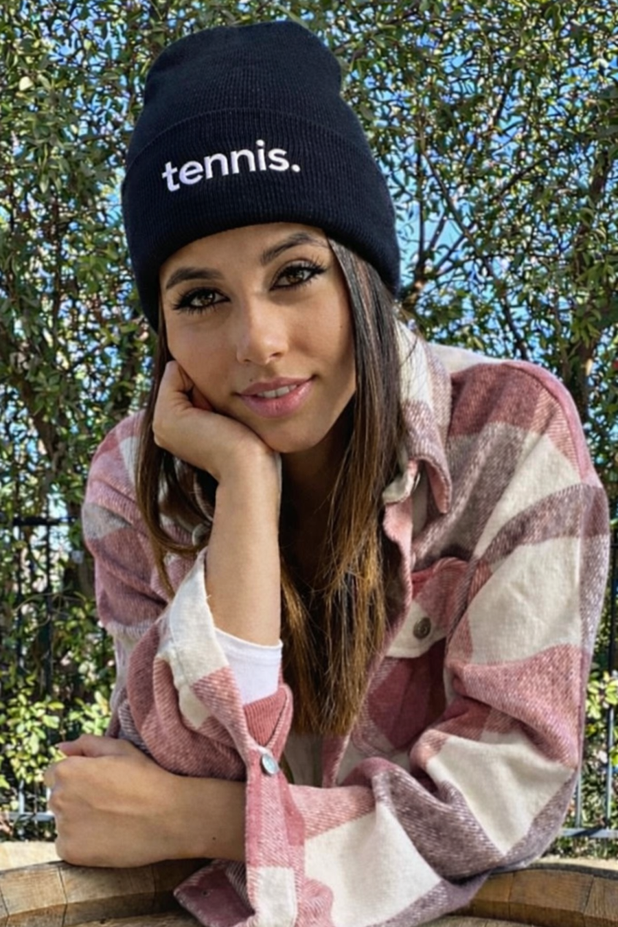 TENNIS. EMBROIDERED CUFFED KNIT BEANIE  (Black)